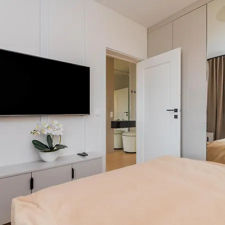 Grand - Doki Living & Foodhall Apartment *