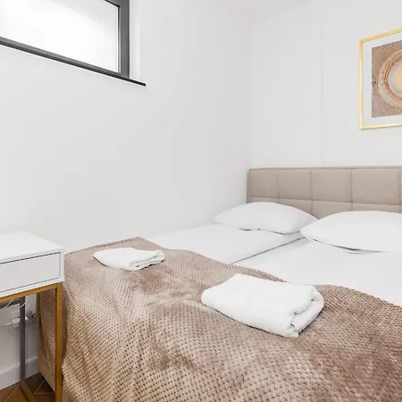 Grand - Doki Living & Foodhall Apartmán *