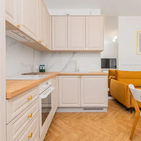 Grand - Doki Living & Foodhall Apartment Gdansk
